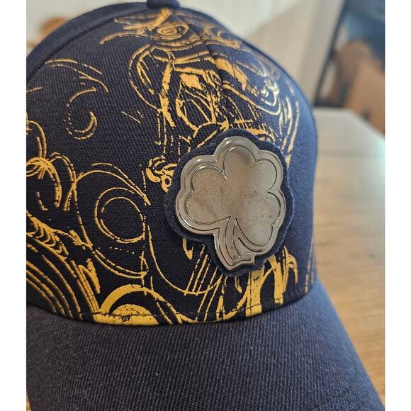 Vintage Notre Dame Fitted Hat Cap Y2K Black Gold Fighting Irish Clover Retro - Picture 2 of 8